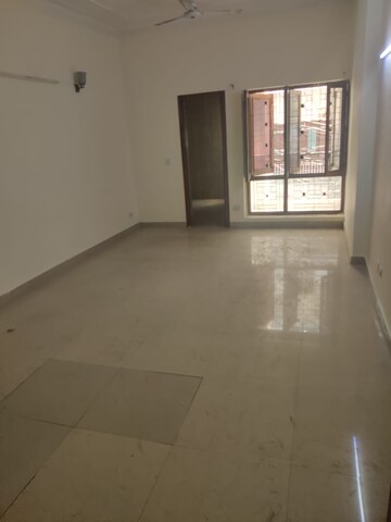 Room in 6+ BHK Independent House at Green Park Extension – for Rent
