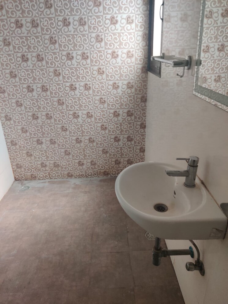 Bathroom, green park extension 6+ Bedroom 400 Sq.Yd. Independent House In Green Park Extension Delhi 8874269