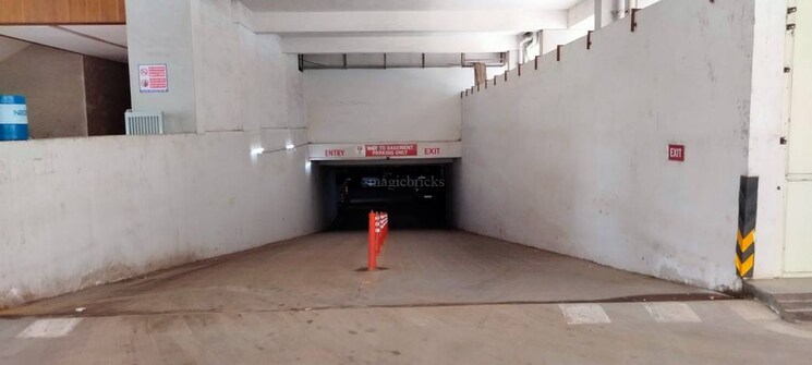  Parking, science city Commercial Office Space 750 Sq.Ft. In Science City Ahmedabad 8874364
