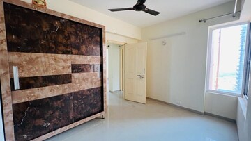 Room in 3 BHK Apartment at Wave Dream Homes, Wave City – for Rent
