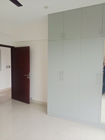 Room in 3.5 BHK Apartment at Mahindra Windchimes, Bannerghatta Road – for Rent