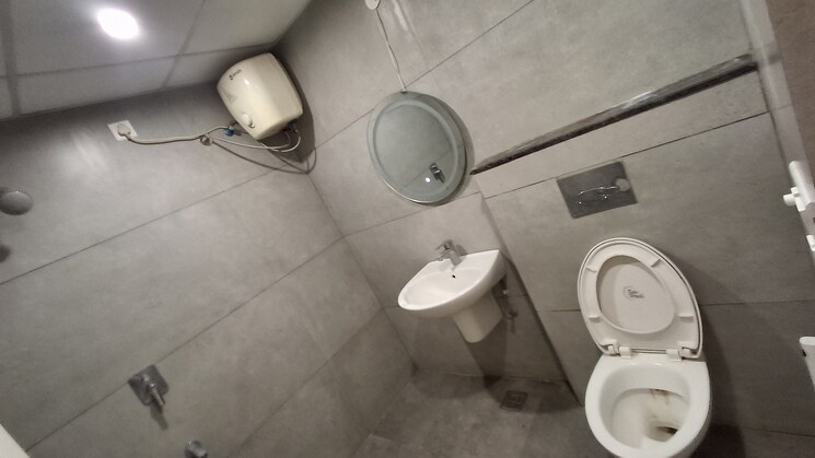 Bathroom, skylar-homes 3 Bedroom 1200 Sq.Ft. Apartment In Patiala Road Zirakpur 8874549