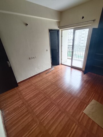 Room in 2.5 BHK Apartment at Gaur City 1st Avenue, Sector 4 Greater Noida – for Rent