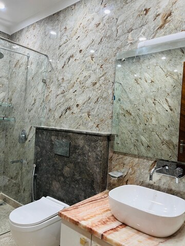 Master Bedroom in 3 BHK Builder Floor at Sector 27 – for Rent