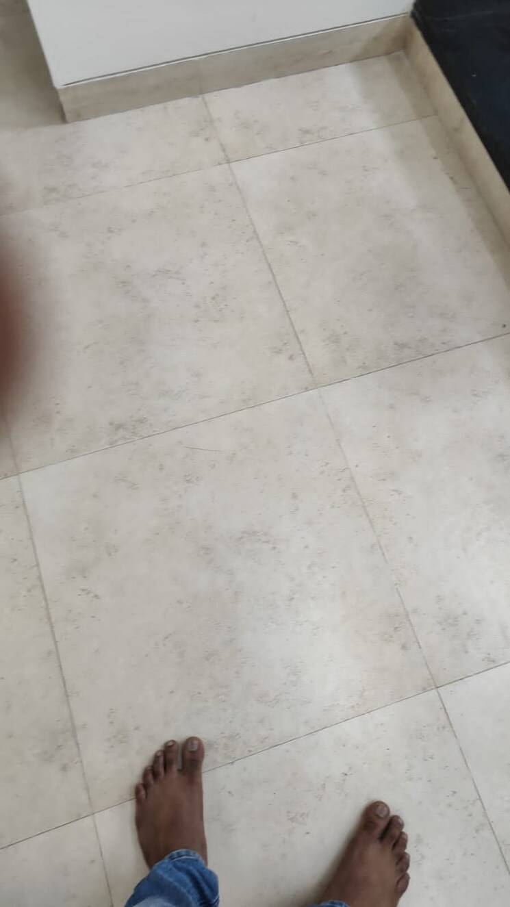 Room, malad-chs 1 Bedroom 420 Sq.Ft. Apartment In Malad East Mumbai 8874537