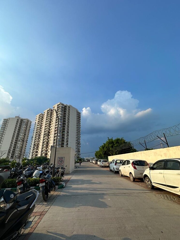 Exterior View, signature-roselia-phase-2 2 Bedroom 594 Sq.Ft. Apartment In Sector 95a Gurgaon 8874572