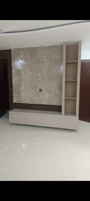 Room in 4 BHK Builder Floor at BPTP Eden Estate, Sector 81 – for Sale