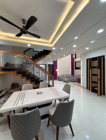 Master Bedroom in 2 BHK Builder Floor at Sector 33 – for Rent