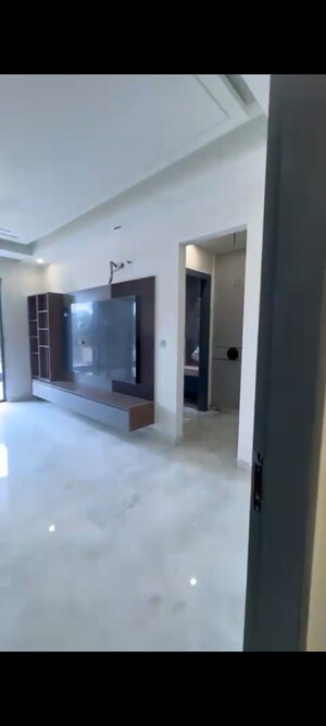 Room in 4 BHK Apartment at BPTP Eden Estate, Sector 81 – for Sale