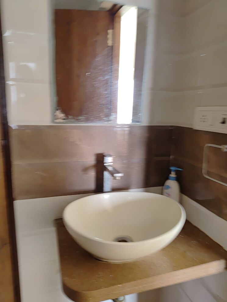 Bathroom, cosmos-majestic 2 Bedroom 800 Sq.Ft. Apartment In Prabhadevi Mumbai 8874752