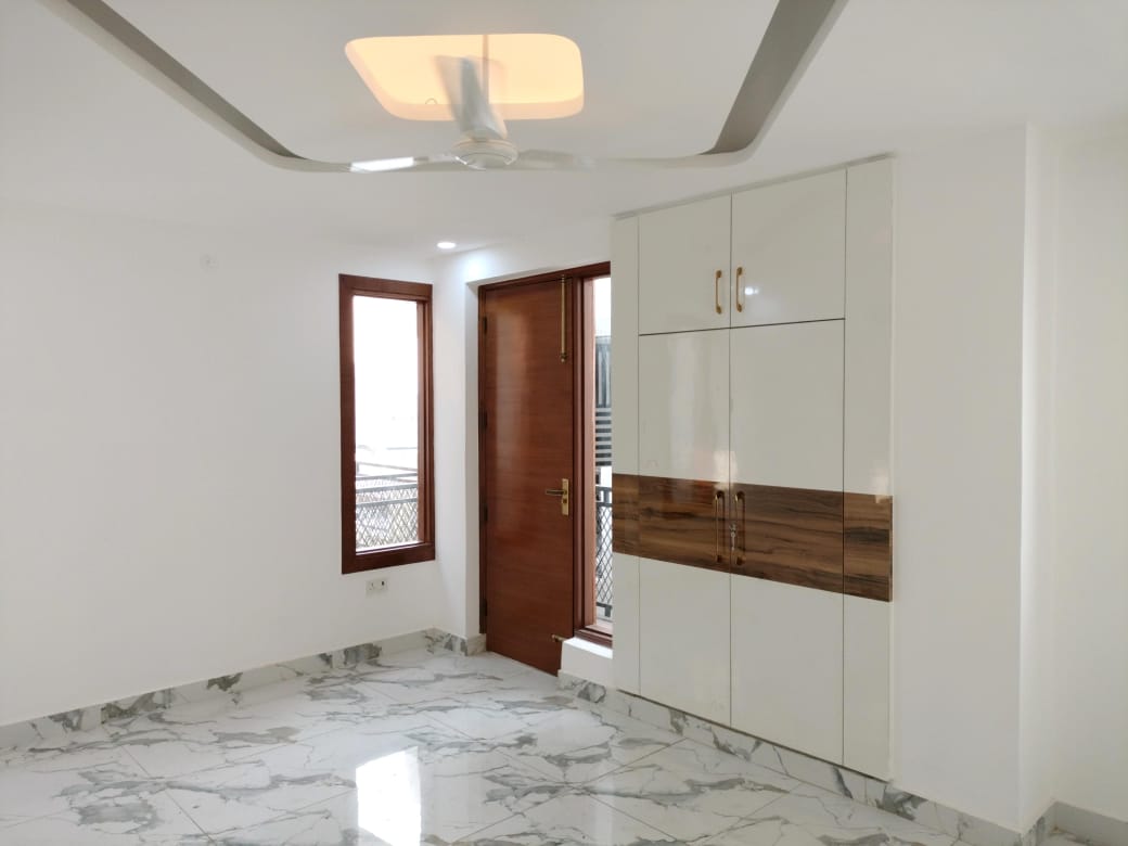 4 BHK + Pooja Room,Servant Room,Study Room,Extra Room Builder Floor For Sale in N G Realtors 