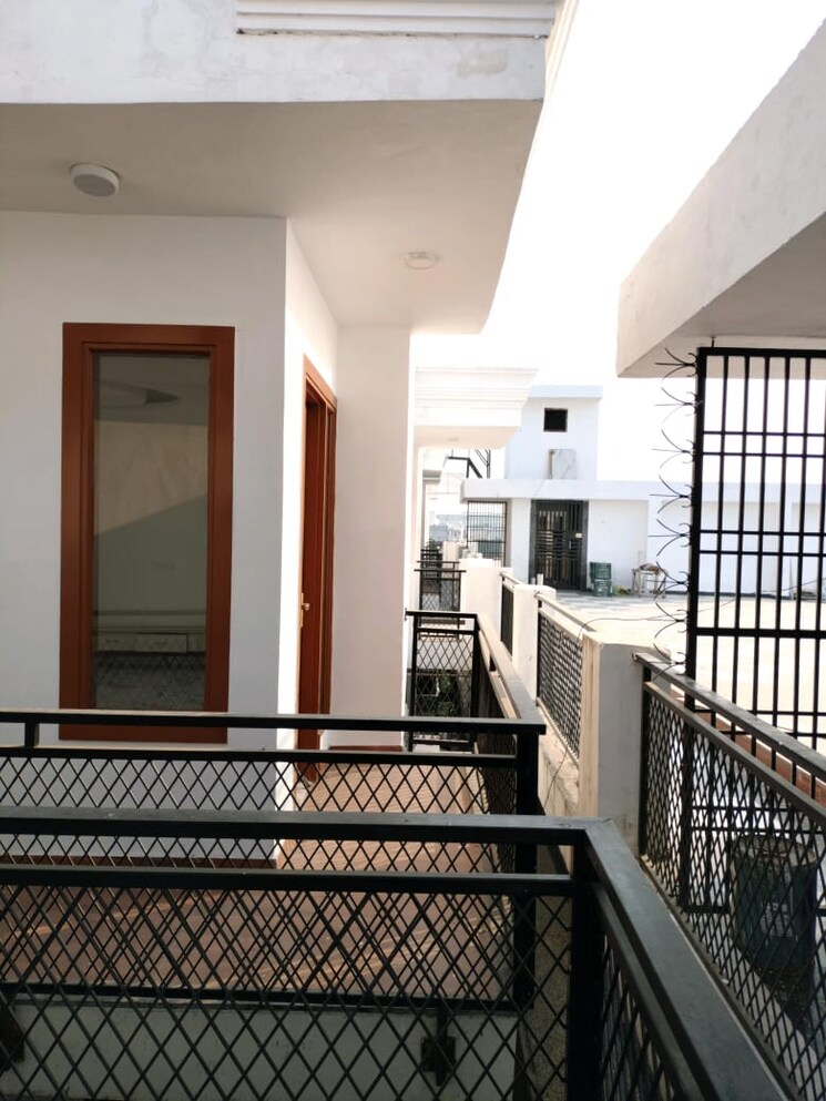 Balcony, mahavir enclave 4 Bedroom 144 Sq.Yd. Builder Floor In Mahavir Enclave Delhi 8874802