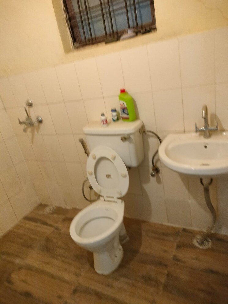 Bathroom, sector 45 1 Bedroom 70 Sq.Yd. Builder Floor In Sector 45 Gurgaon 8874914