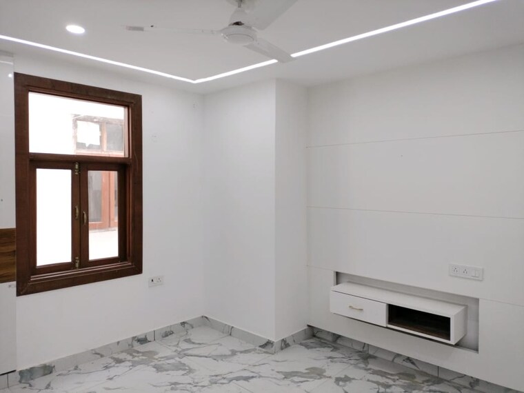 Room, mahavir enclave 4 Bedroom 148 Sq.Yd. Builder Floor In Mahavir Enclave Delhi 8874958