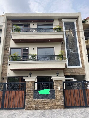 6+ BHK Independent House For Sale in Sector 38