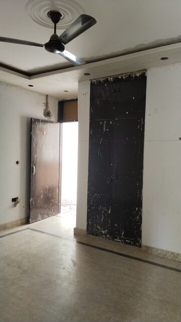 Building Lobby in 2 BHK Apartment at Sarita Vihar Pocket-C RWA, Sarita Vihar – for Rent
