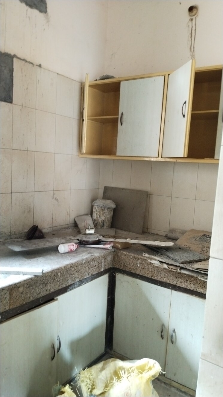 Bathroom, sarita-vihar-pocket-c-rwa 2 Bedroom 1100 Sq.Ft. Apartment In Sarita Vihar Delhi 8875028