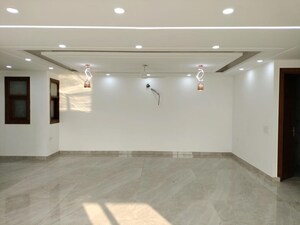 Room in 3 BHK Builder Floor at Mahavir Enclave – for Sale