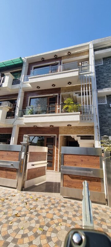 6+ BHK Independent House For Sale in Sector 37