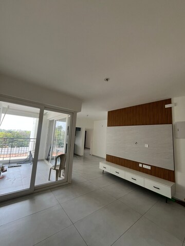 Room in 2 BHK Apartment at Casagrand Boulevard, Hennur Road – for Rent