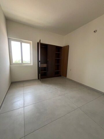 Room in 2 BHK Apartment at Casagrand Boulevard, Hennur Road – for Rent