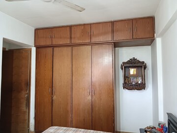 Furnished Amenities in 2 BHK Apartment at Dosti Group Acres, Wadala East – for Rent