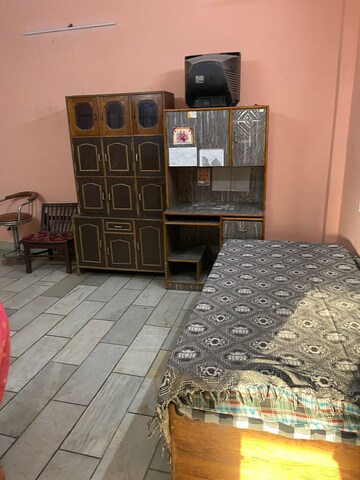 Bedroom in 1.5 BHK Builder Floor at Ashok Nagar – for Rent