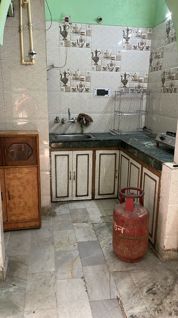 Kitchen, ashok nagar 1.5 Bedroom 550 Sq.Ft. Builder Floor In Ashok Nagar Delhi 8875075