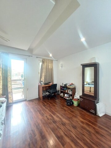 Room in 3.5 BHK Villa at Sector 23 – for Rent
