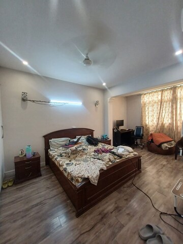 Bedroom in 3.5 BHK Villa at Sector 23 – for Rent