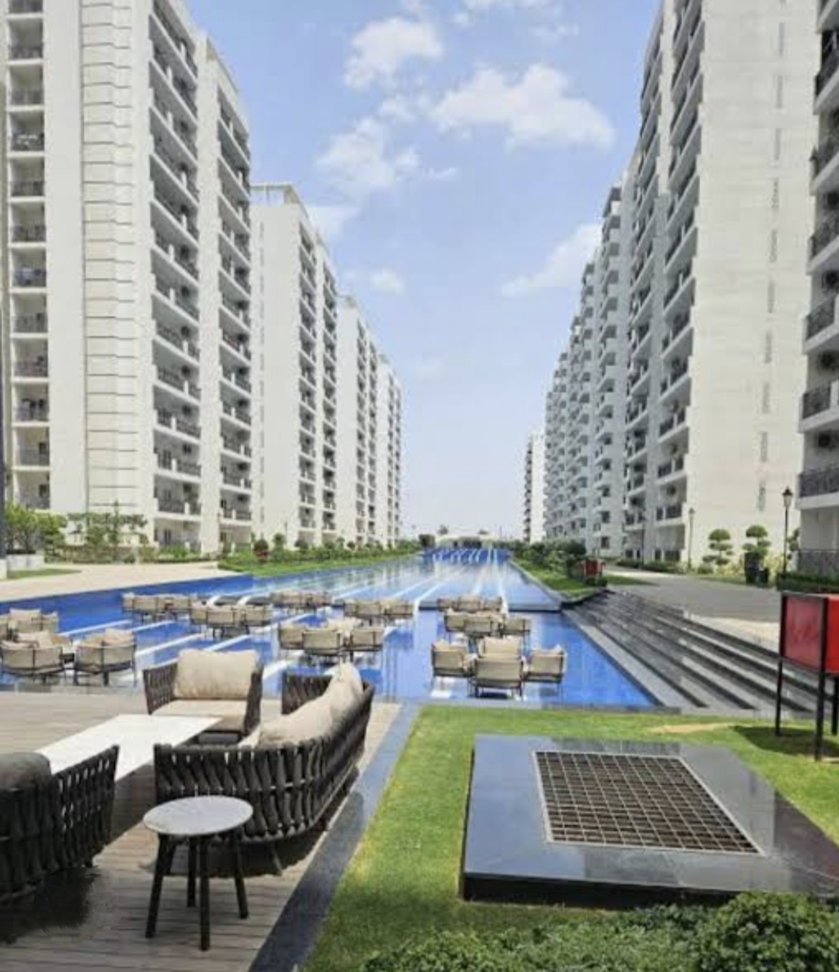 3 BHK Apartment For Sale in Central Park Flower Valley Aqua Front Towers