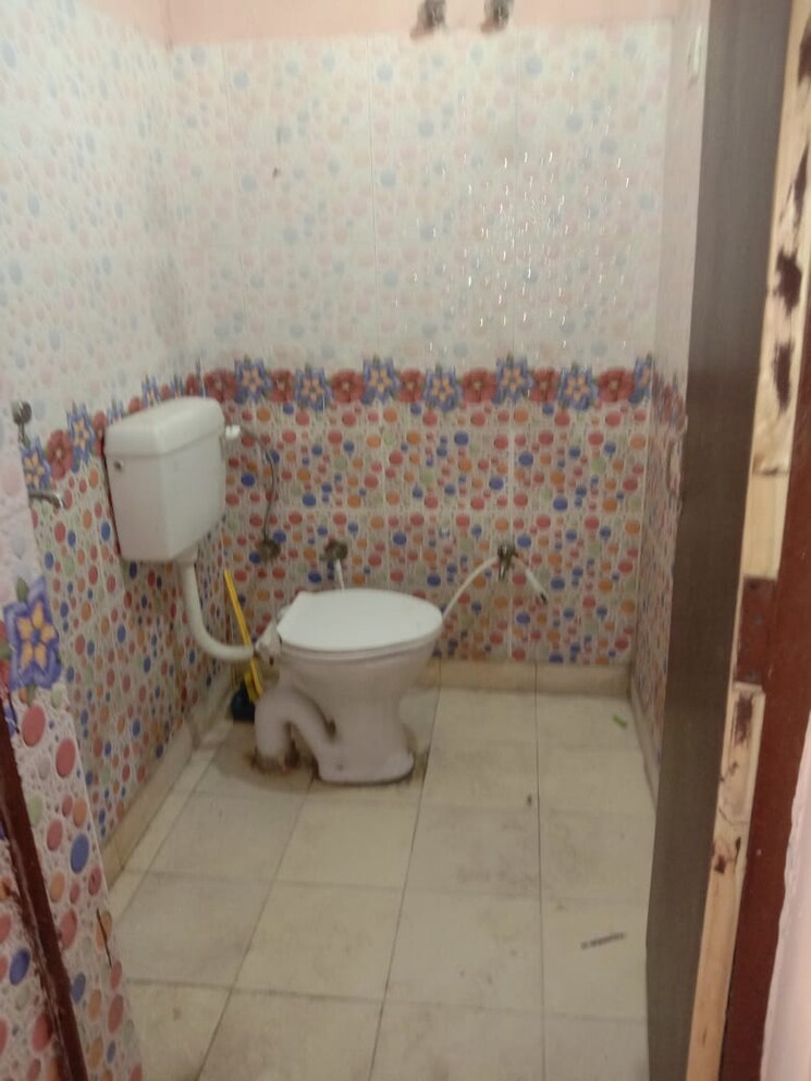 Bathroom, ashok nagar 2.5 Bedroom 900 Sq.Ft. Builder Floor In Ashok Nagar Delhi 8875120