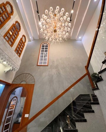 Staircase in 3.5 BHK Builder Floor at Sector 33 – for Rent