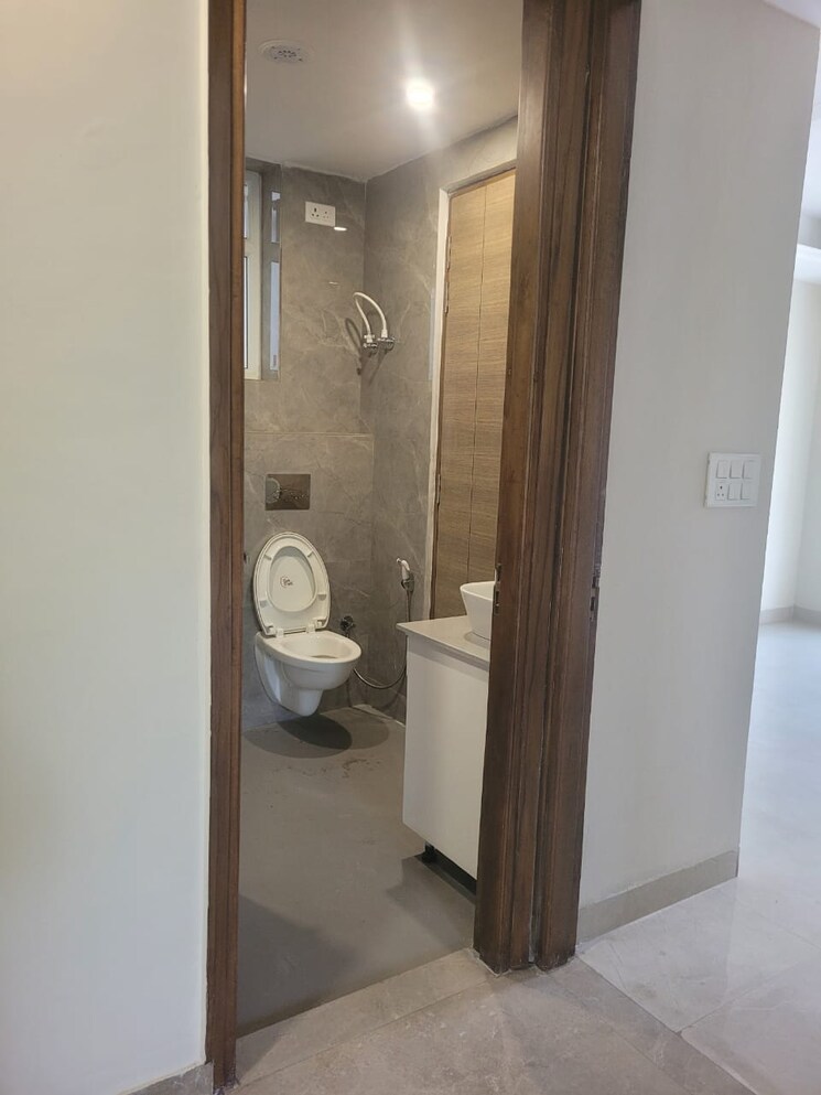 Bathroom, rajpur road 3 Bedroom 1758 Sq.Ft. Apartment In Rajpur Road Dehradun 8875170