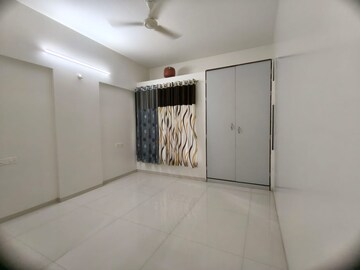 Room in 3 BHK Apartment at SRK Leelavati, Karve Road – for Sale