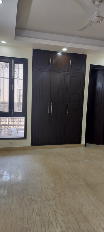 Room in 3 BHK Independent House at RWA Apartments Sector 41, Sector 41 – for Rent