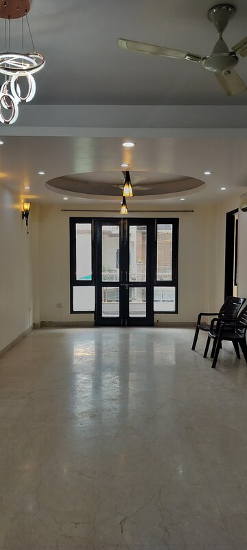 Room in 3 BHK Independent House at RWA Apartments Sector 41, Sector 41 – for Rent