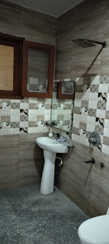 Master Bedroom in 4 BHK Independent House at RWA Apartments Sector 45, Sector 45 – for Rent