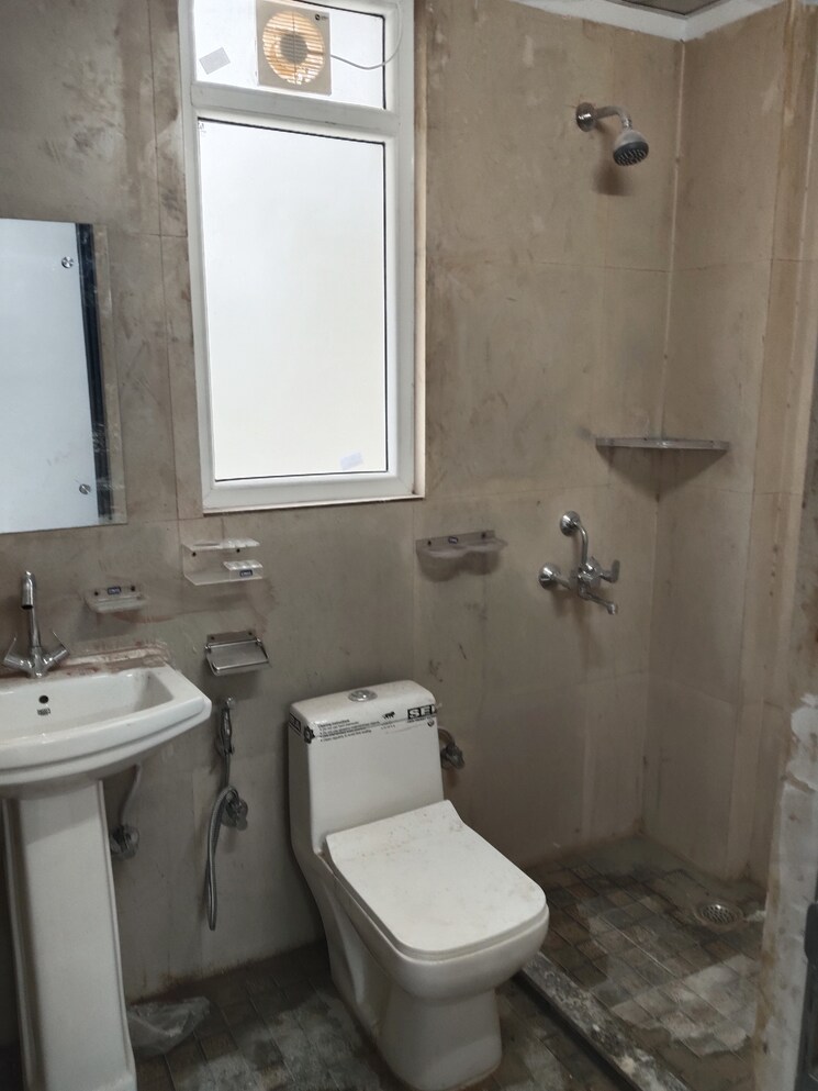Bathroom, sector 54 1 RK 550 Sq.Ft. Builder Floor In Sector 54 Gurgaon 8875400