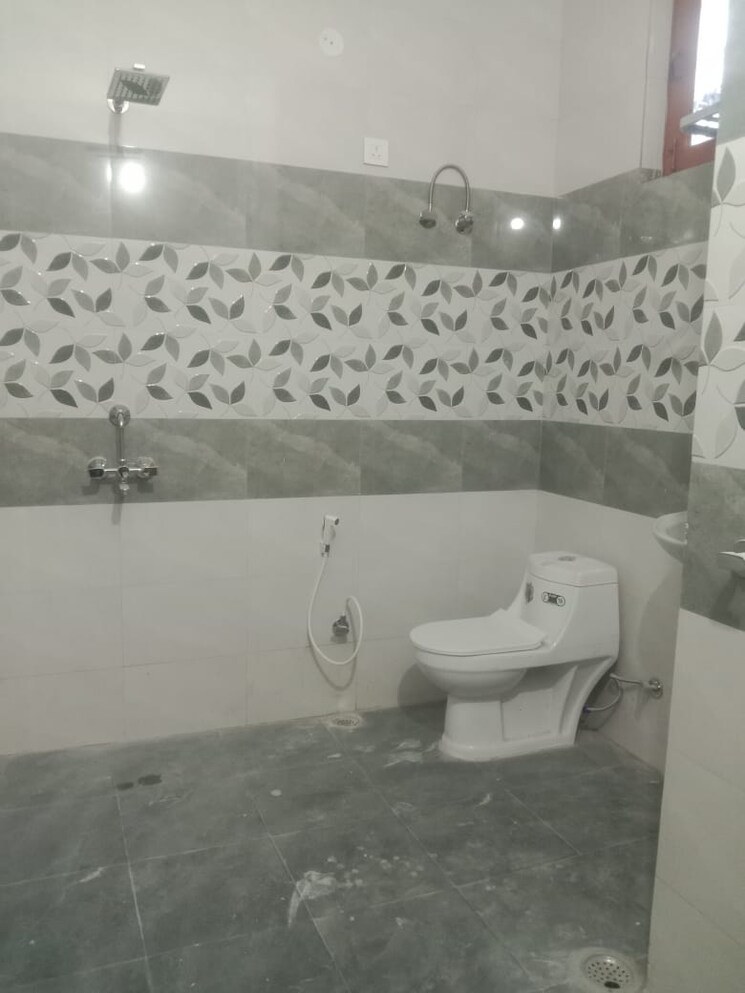 Bathroom, rwa-apartments-sector-47 3 Bedroom 200 Sq.Ft. Independent House In Sector 47 Noida 8875414