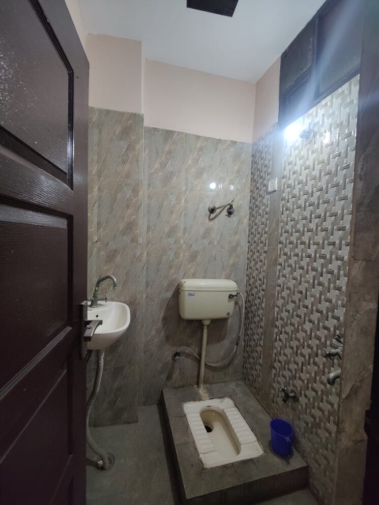 Bathroom, vasundhara sector 3 2 Bedroom 800 Sq.Ft. Builder Floor In Vasundhara Sector 3 Ghaziabad 8875408