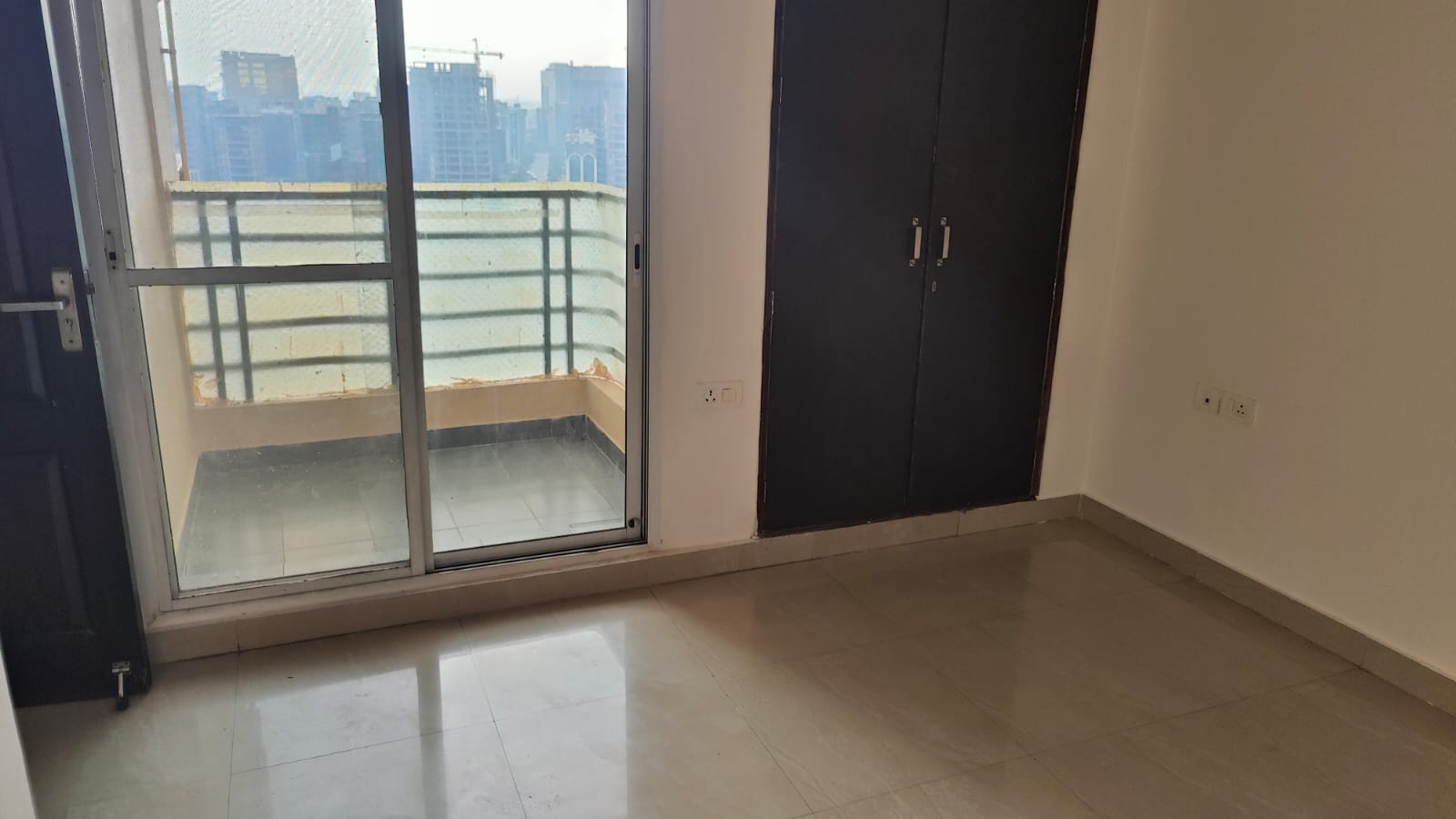 2.5 BHK + Study Room Apartment For Sale in Gulshan Vivante