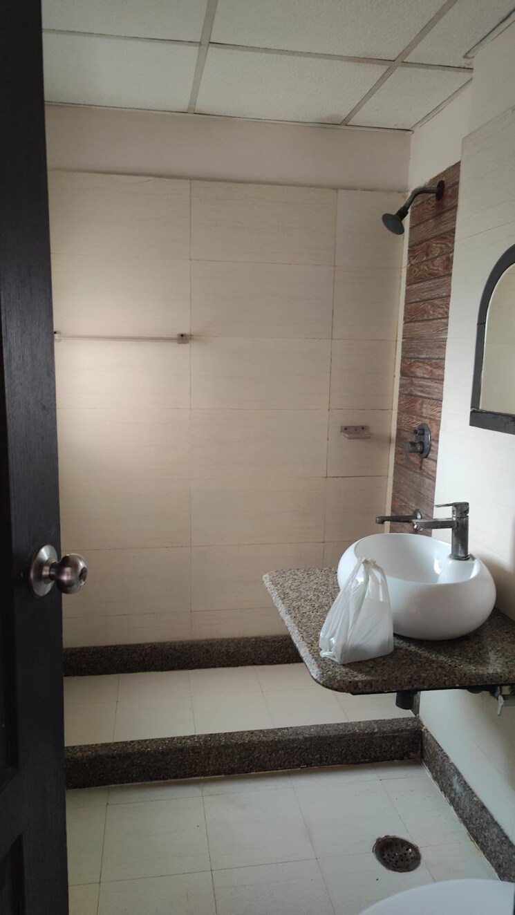 Bathroom, gulshan-vivante 2.5 Bedroom 1220 Sq.Ft. Apartment In Sector 137 Noida 8875435
