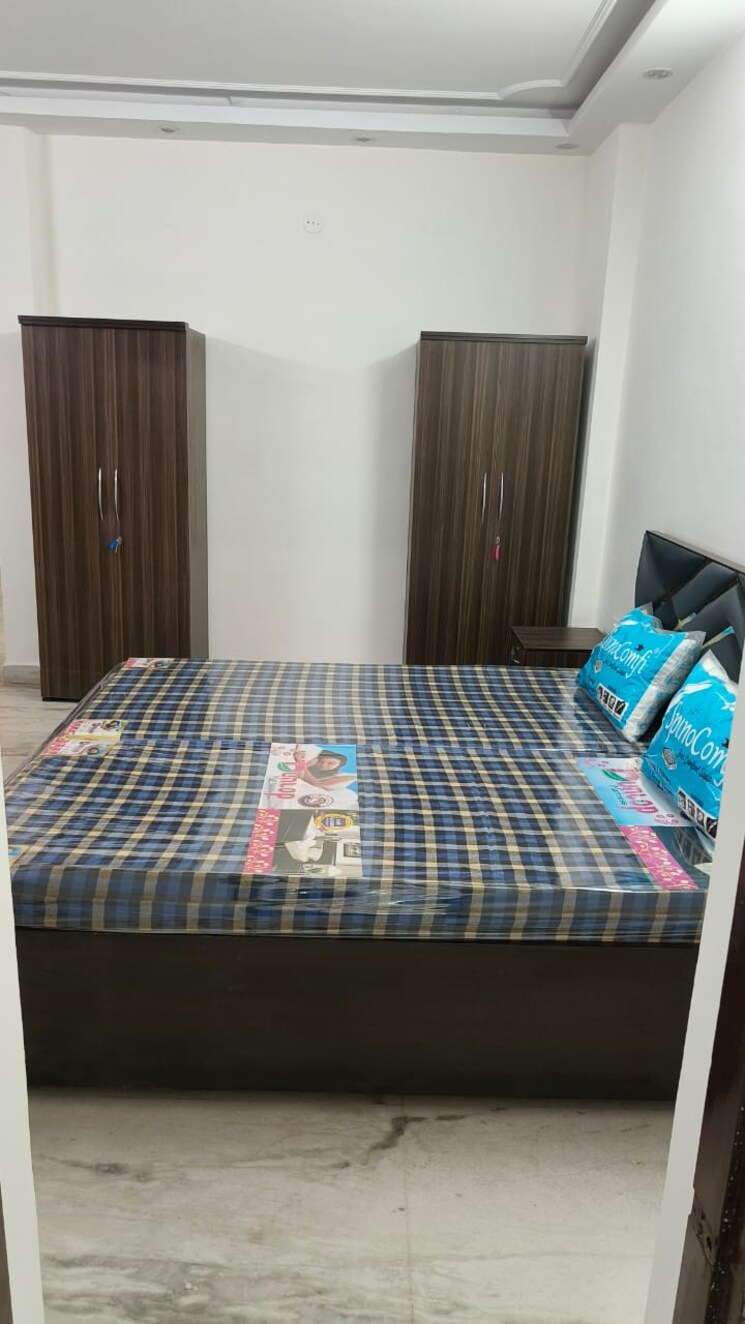 Bedroom, rajouri garden 2 Bedroom 200 Sq.Yd. Builder Floor In Rajouri Garden Delhi 8875505