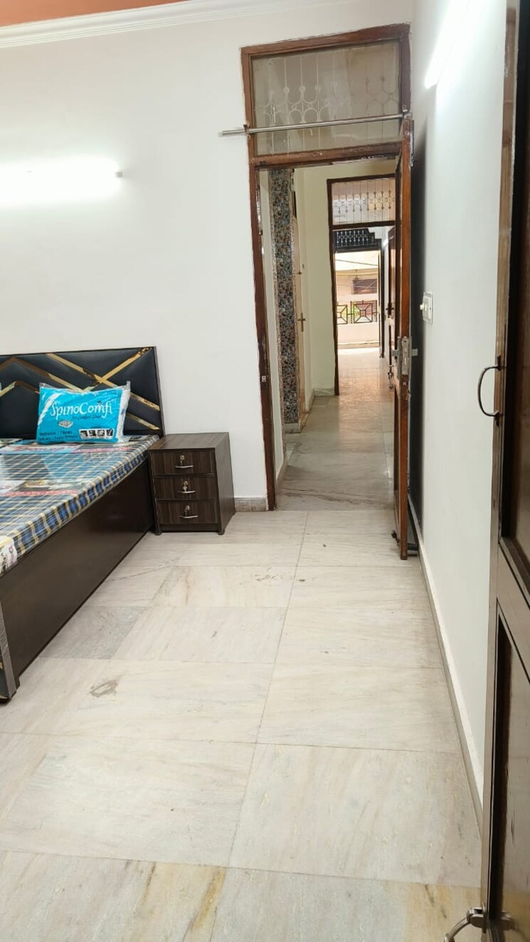 Bedroom, rajouri garden 2 Bedroom 200 Sq.Yd. Builder Floor In Rajouri Garden Delhi 8875505