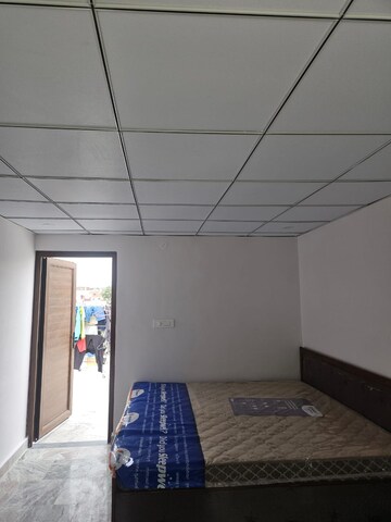 Bedroom in Studio Builder Floor at Sector 38 – for Rent