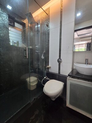 Bathroom in 5 BHK Penthouse at Joy White House, Santacruz West – for Sale