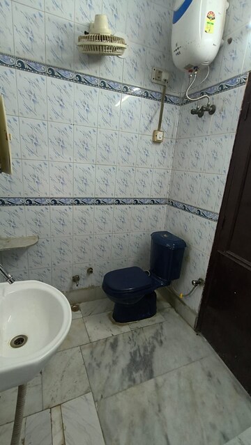 Bathroom in 1 BHK Builder Floor at Subhash Nagar – for Rent