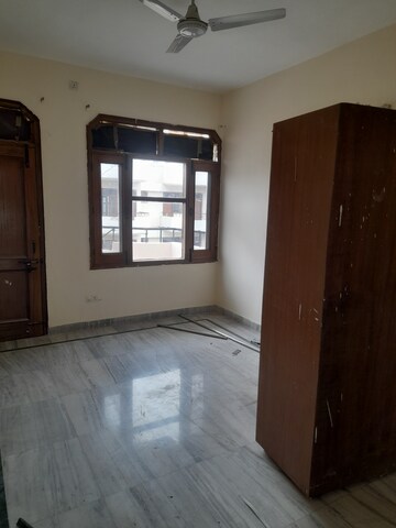 Furnished Amenities in 1 BHK Builder Floor at Sector 38 – for Rent