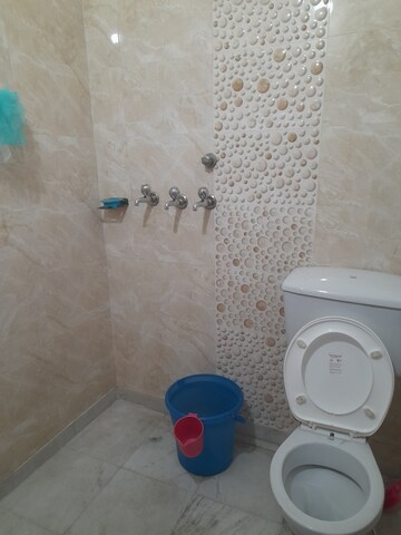 Bathroom in 1 BHK Builder Floor at Sector 38 – for Rent
